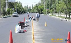 اجرای عملیات نصب گل میخ و علائم ترافیکی در معابر سطح شهر
