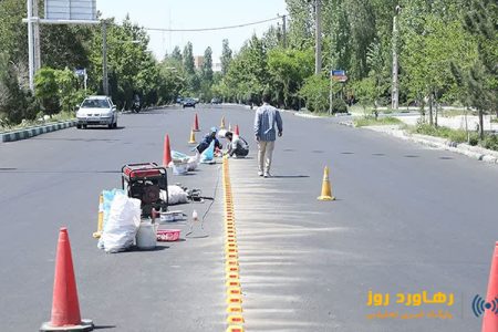 اجرای عملیات نصب گل میخ و علائم ترافیکی در معابر سطح شهر
