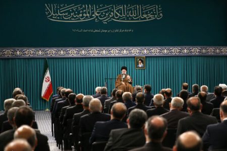 پرهیز از دیپلماسی التماسی، لزوم تعاملات خردمندانه و انعطاف با حفظ اصول