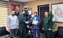 تجلیل فرمانده سپاه حیدر کرار (ع) پرند از دکتر اله یاری
