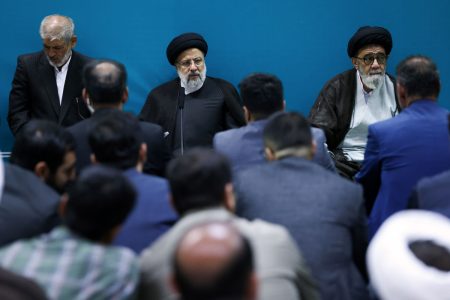 به حاشیه راندن مدیران بی‌انگیزه و خسته سیاست قطعی دولت مردمی است