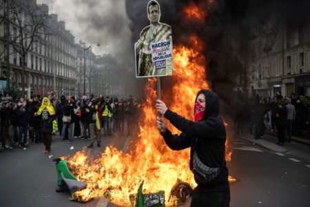 شمار معترضان بازداشت شده در فرانسه به ۴۲۱ نفر رسید