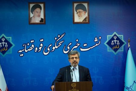 حسین فریدون بستری و تحت درمان است/ بابک زنجانی از بدو بازداشت تاکنون در زندان است