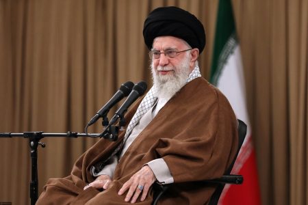 آقایان نامزدها در مباحثات خود از اظهارات دشمن شادکن پرهیز کنند