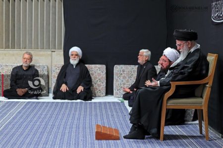 برگزاری مراسم عزاداری شب عاشورای حسینی با حضور رهبر انقلاب در حسینیه امام خمینی(ره)